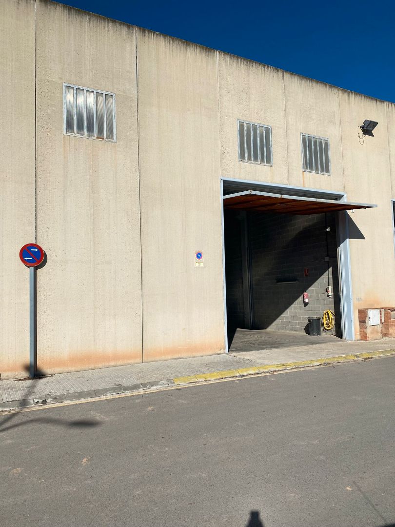 Außenansicht von Fabrikhallen zur Miete in Pira