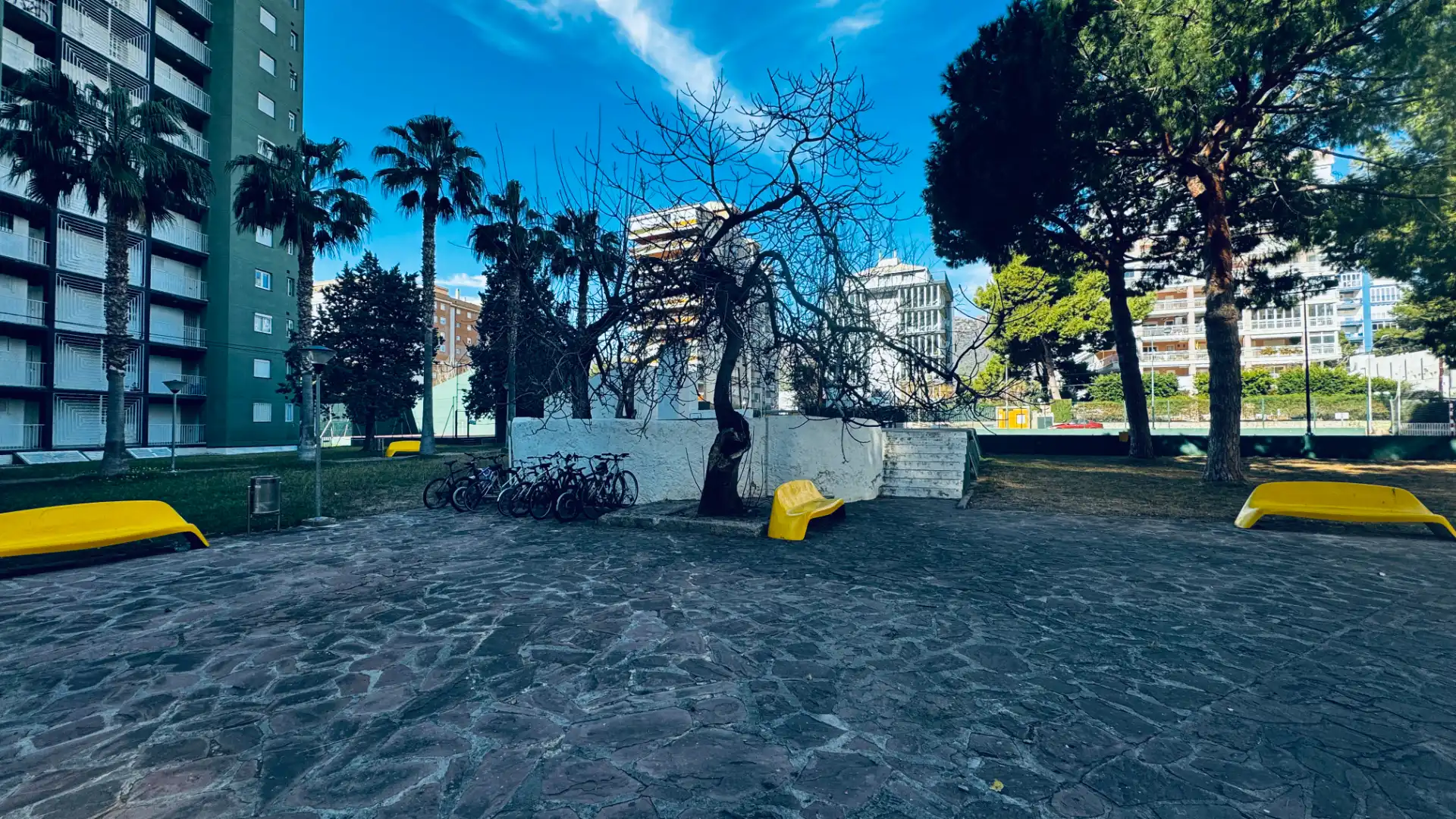 Vista exterior de Apartament en venda en Benicasim / Benicàssim amb Jardí privat, Terrassa i Moblat