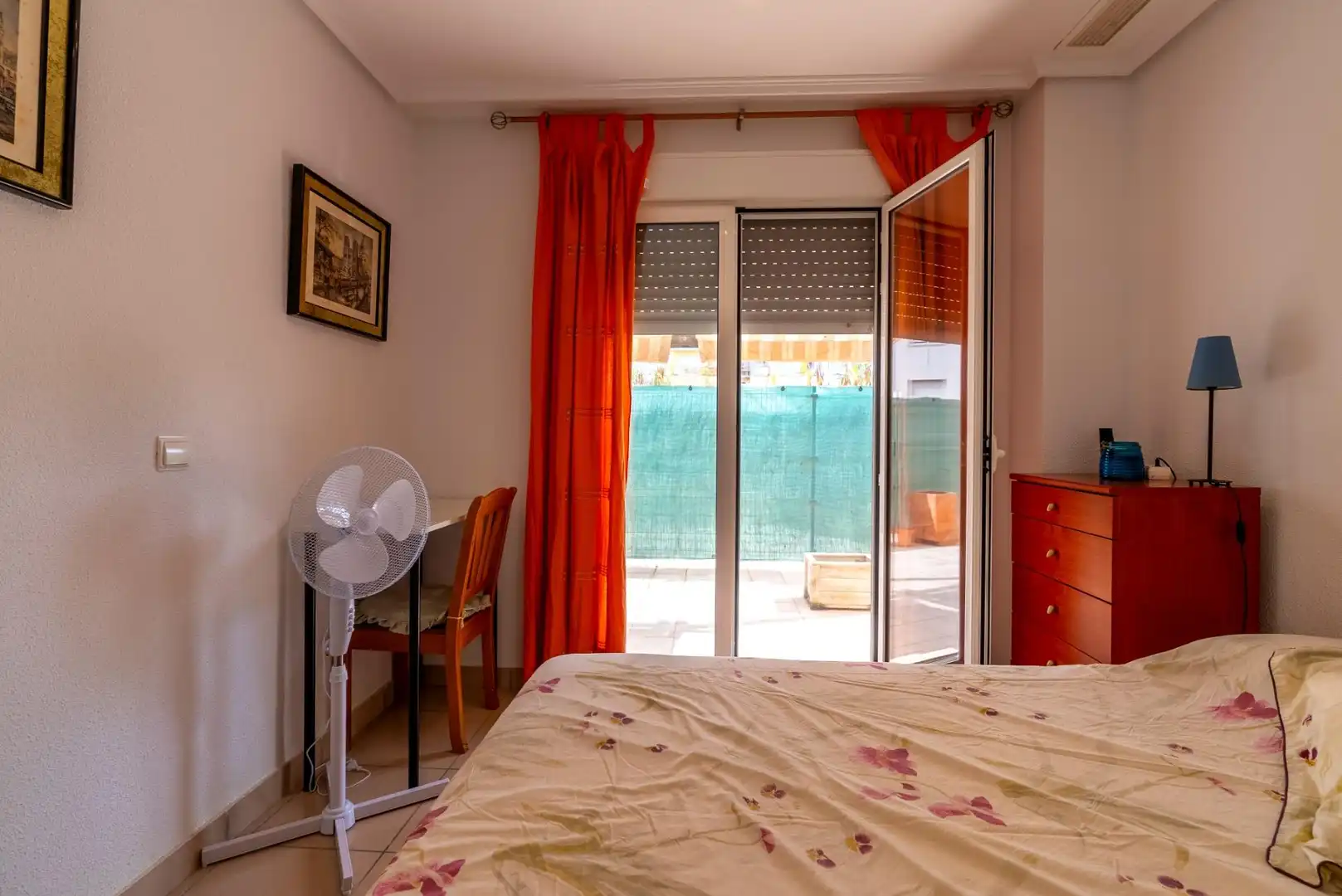 Habitación de Planta baja en venta en El Campello con Aire acondicionado, Calefacción y Jardín privado