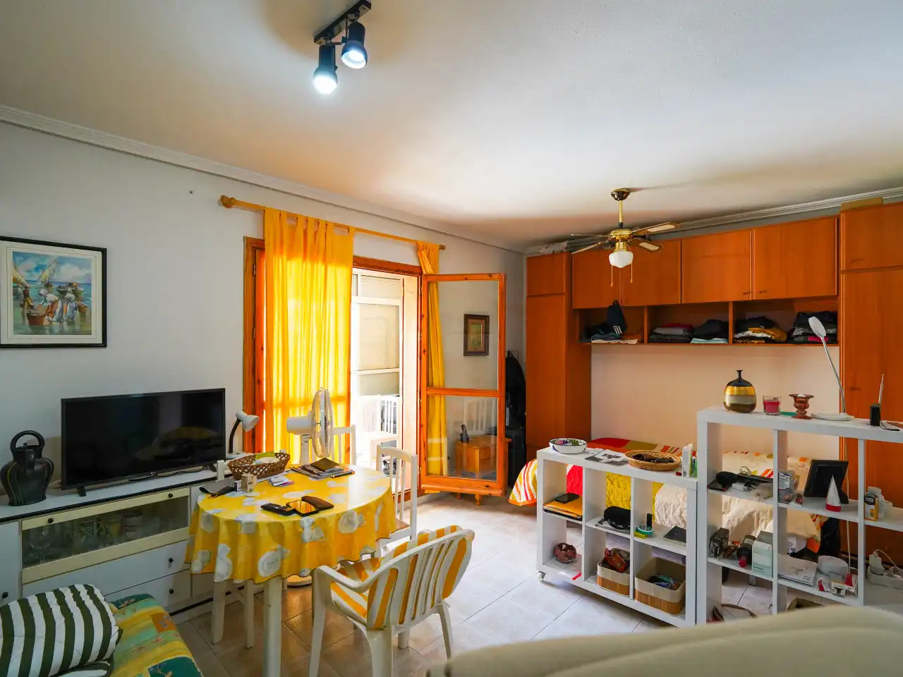 Sala de estar de Estudio en venta en Torrevieja con Calefacción, Terraza y Piscina