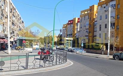 Vista exterior de Local en venda en  Sevilla Capital