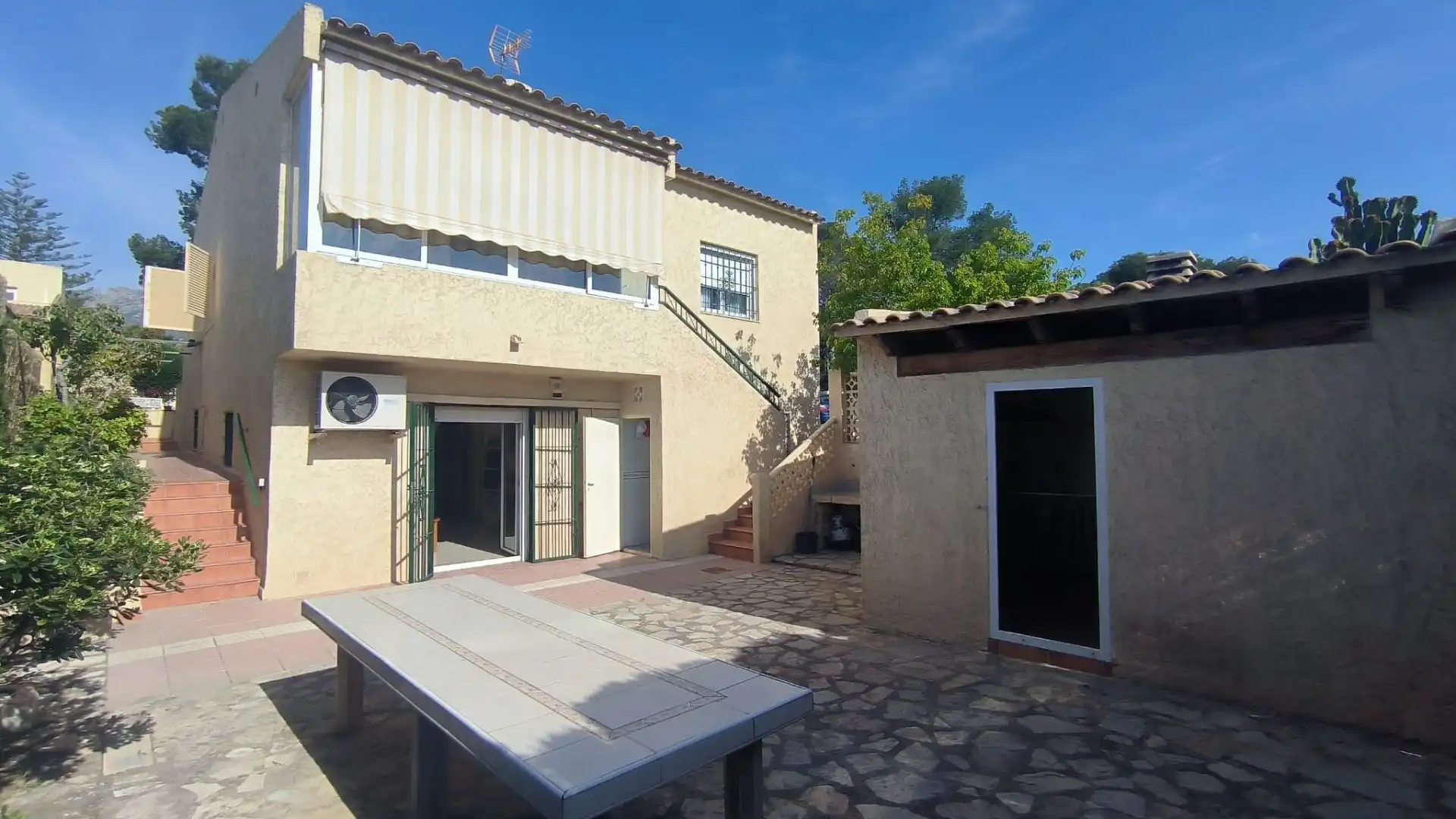 Vista exterior de Casa o chalet en venta en La Nucia con Calefacción, Jardín privado y Terraza