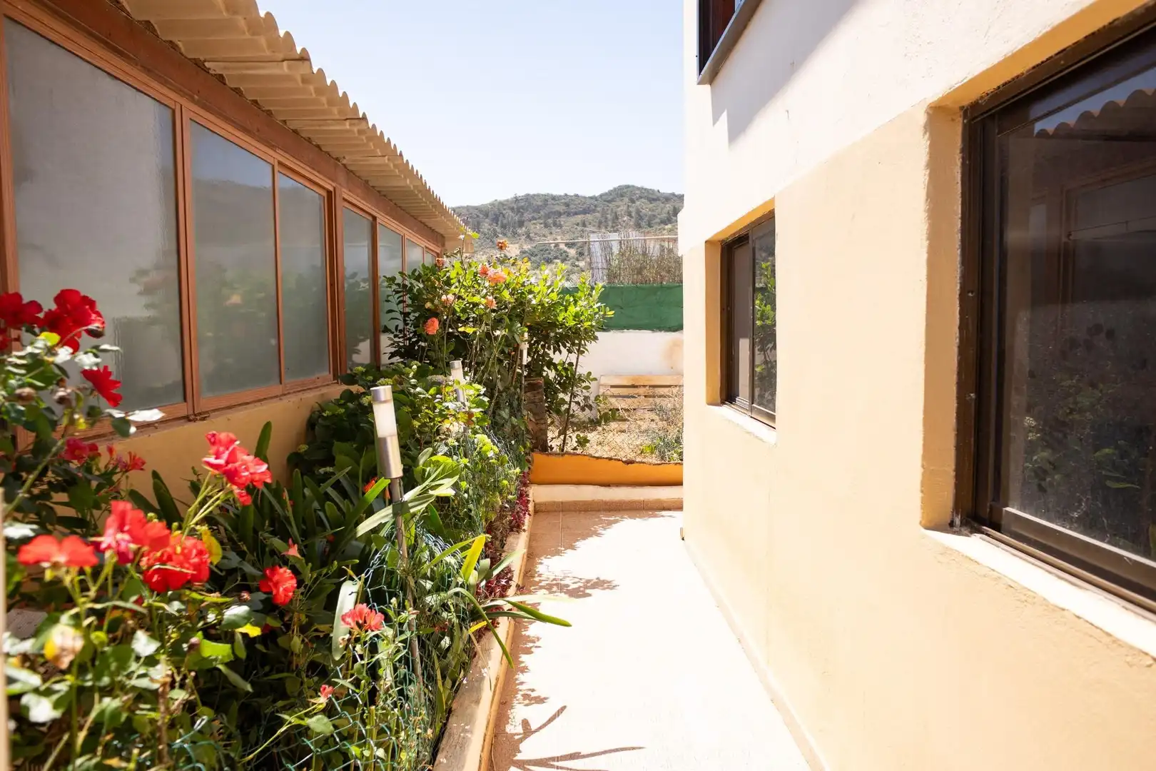 Terrasse von Einfamilien-Reihenhaus zum Verkauf in Valsequillo de Gran Canaria mit Klimaanlage, Heizung und Privatgarten
