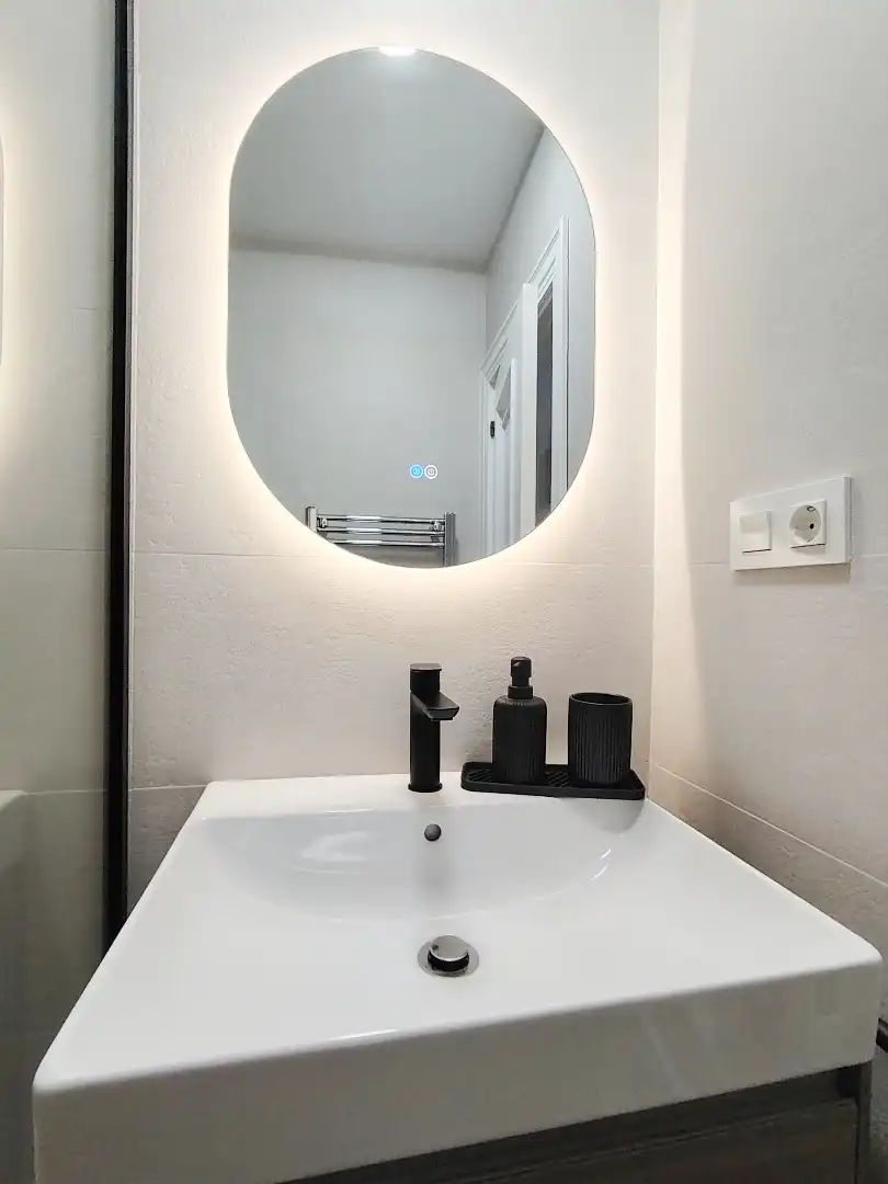 Baño de Piso de alquiler en Gijón  con Calefacción, Parquet y Terraza