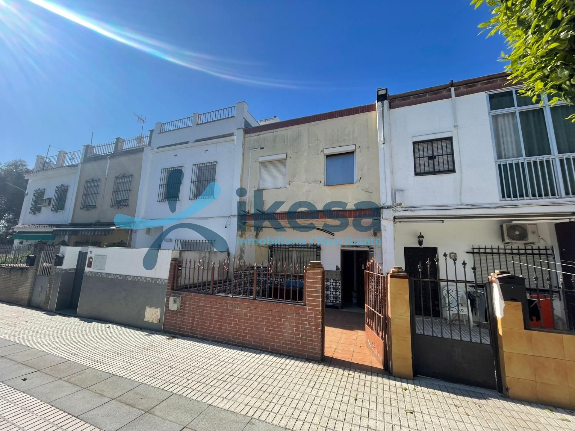 Vista exterior de Casa adosada en venta en Bormujos