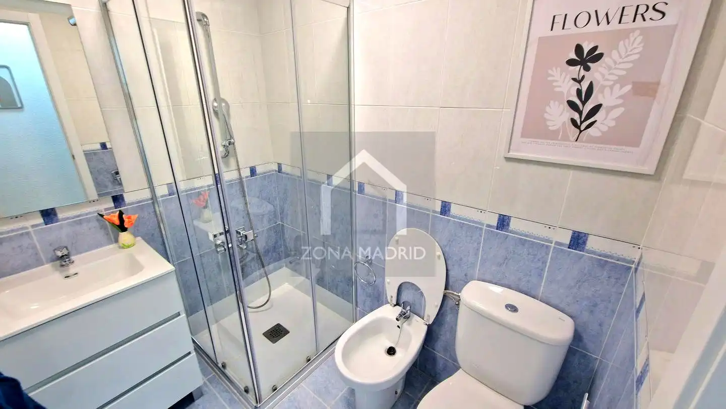 Baño de Piso en venta en Madrid con Aire acondicionado, Terraza y Amueblado