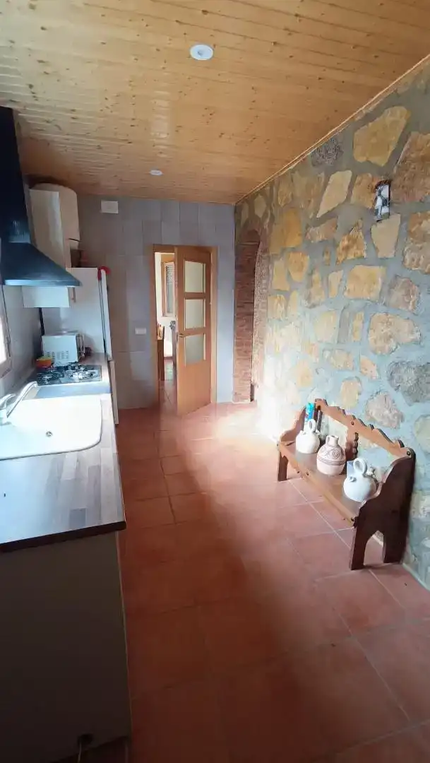 Cuina de Casa adosada en venda en Fresneda de la Sierra amb Moblat