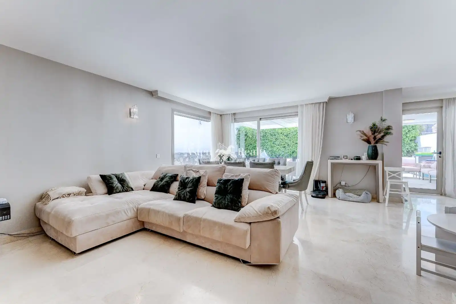 Wohnzimmer von Wohnungen zum Verkauf in Adeje mit Klimaanlage, Privatgarten und Terrasse