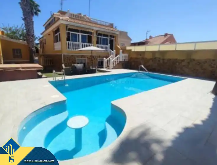 Villa avec piscine à vendre à Nueva Torrevieja - Aguas Nuevas