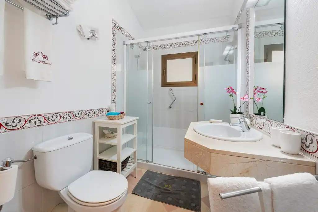 Baño de Finca rústica en venta en Pollença con Aire acondicionado, Calefacción y Jardín privado