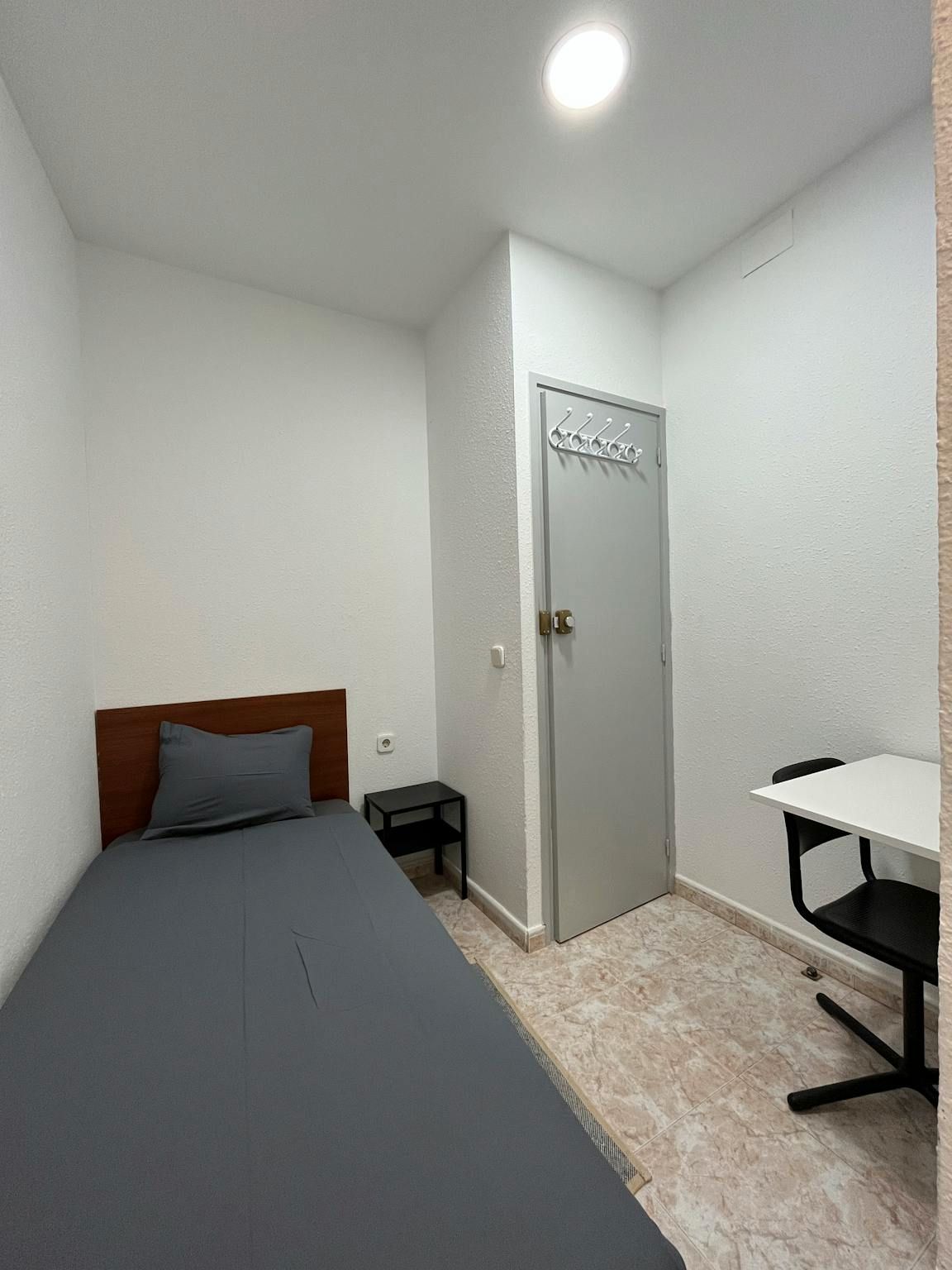 Bedroom of Flat to share in  Barcelona Capital  with Washing machine