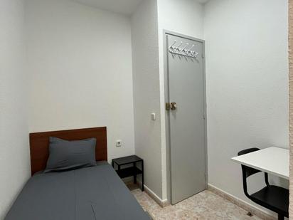 Bedroom of Flat to share in  Barcelona Capital  with Washing machine