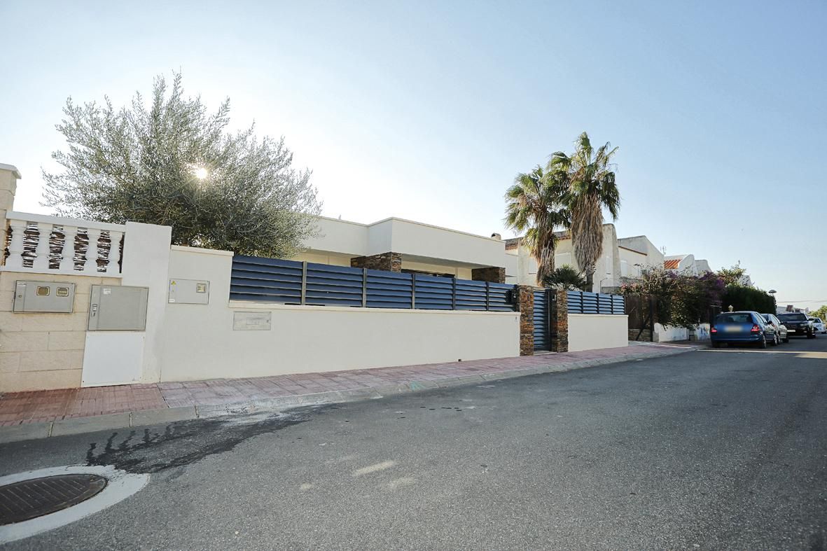 Vista exterior de Casa o xalet en venda en Alcanar amb Calefacció