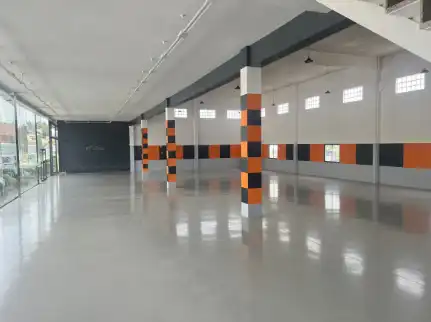 Fabrikhallen zur Miete in Ordes