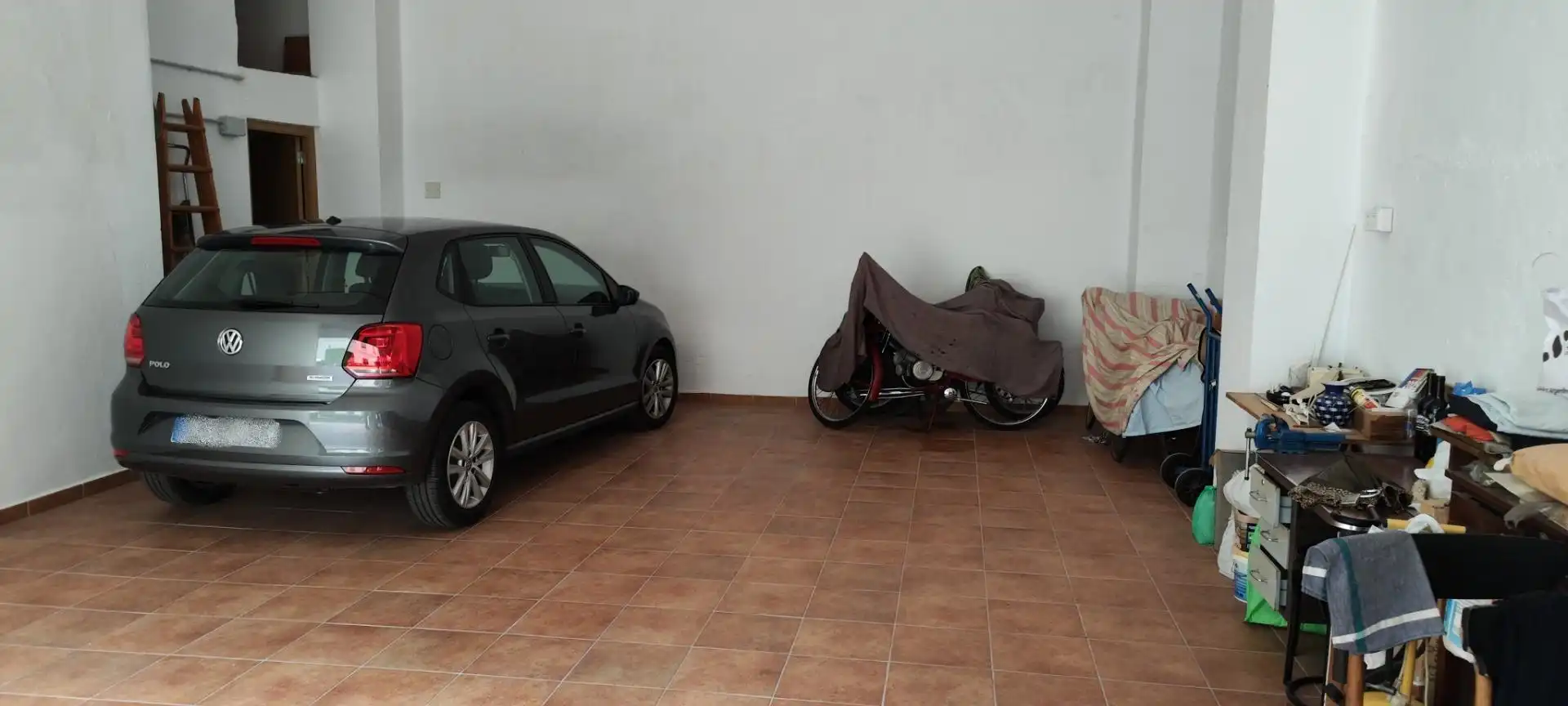 Local comercial de lloguer a Este, imagen 3