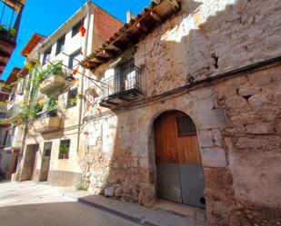 Vista exterior de Casa adosada en venda en Valderrobres amb Terrassa i Balcó