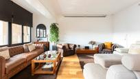 Living room of Apartment for sale in  Barcelona Capital  with Air Conditioner, Heating and Parquet flooring