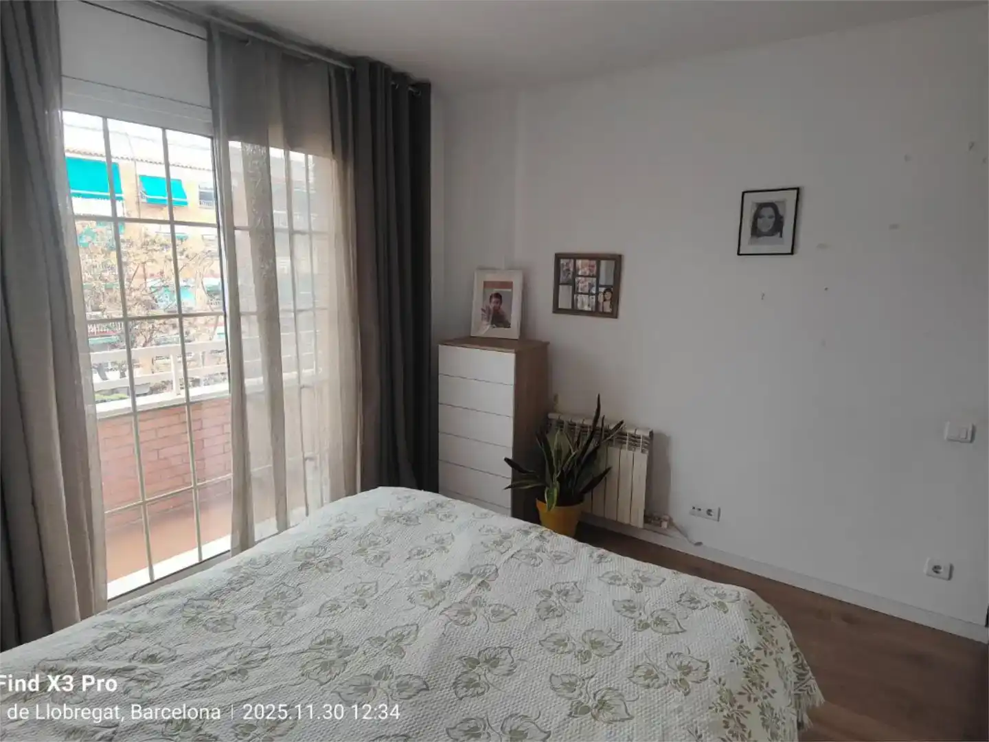 Dormitori de Pis en venda en Sant Boi de Llobregat amb Aire condicionat i Balcó