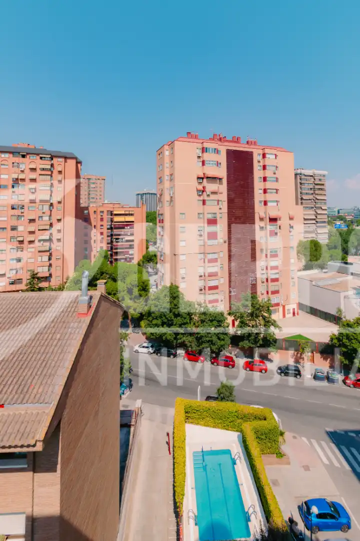 Vista exterior de Pis en venda en Madrid amb Aire condicionat