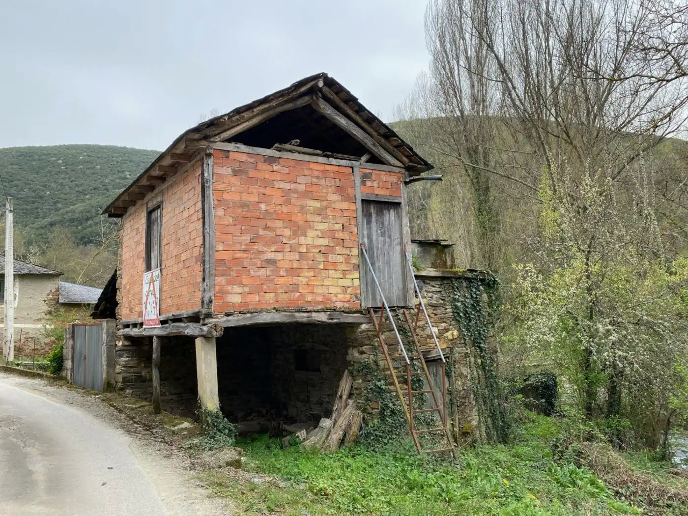 Vista exterior de Casa o chalet en venta en Sobrado (León) con Balcón