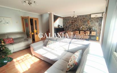 Living room of Single-family semi-detached for sale in Aranjuez  with Air Conditioner, Heating and Private garden