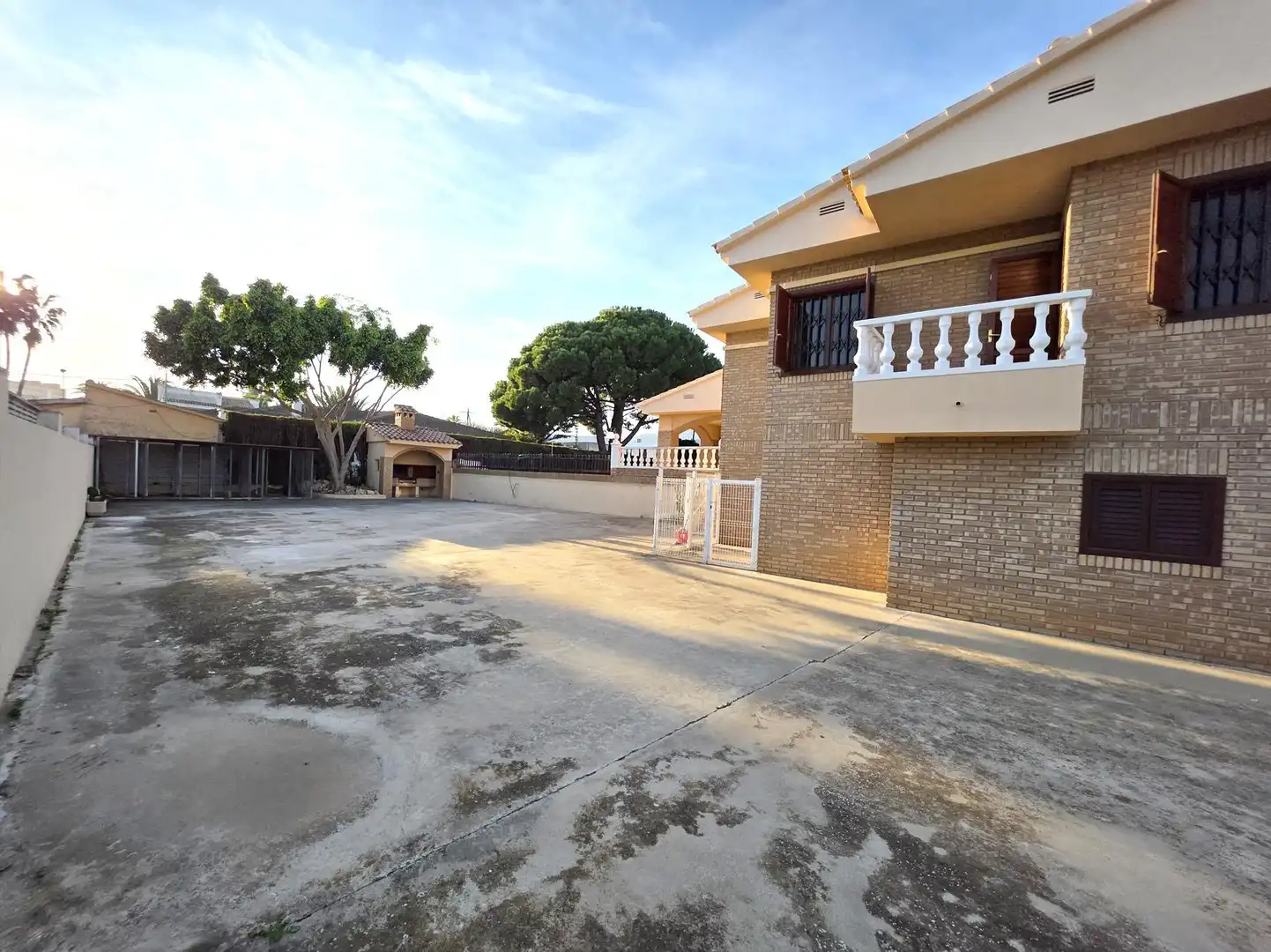 Vista exterior de Casa o chalet de alquiler en Benicasim / Benicàssim con Aire acondicionado, Jardín privado y Trastero