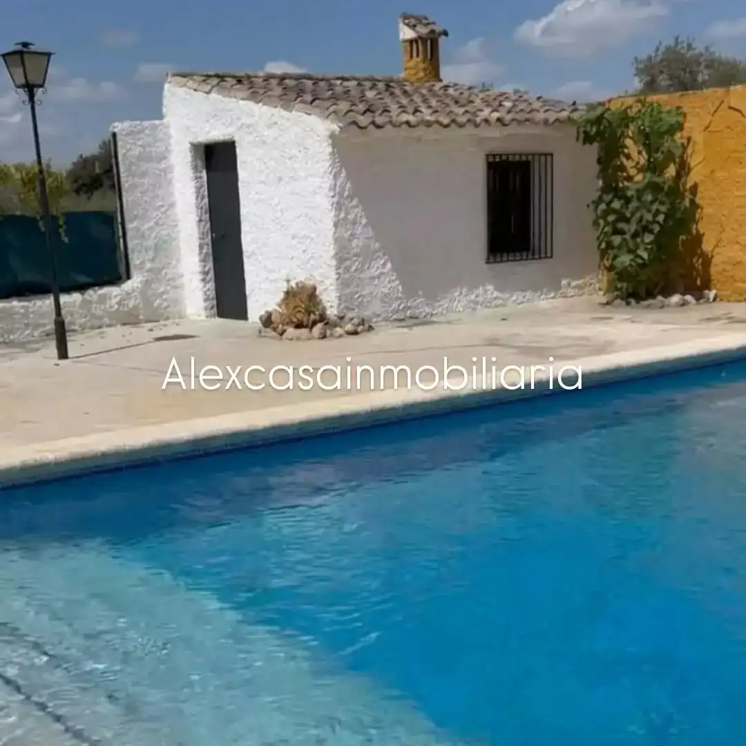 Casa rústica amb piscina en venda a Cabra