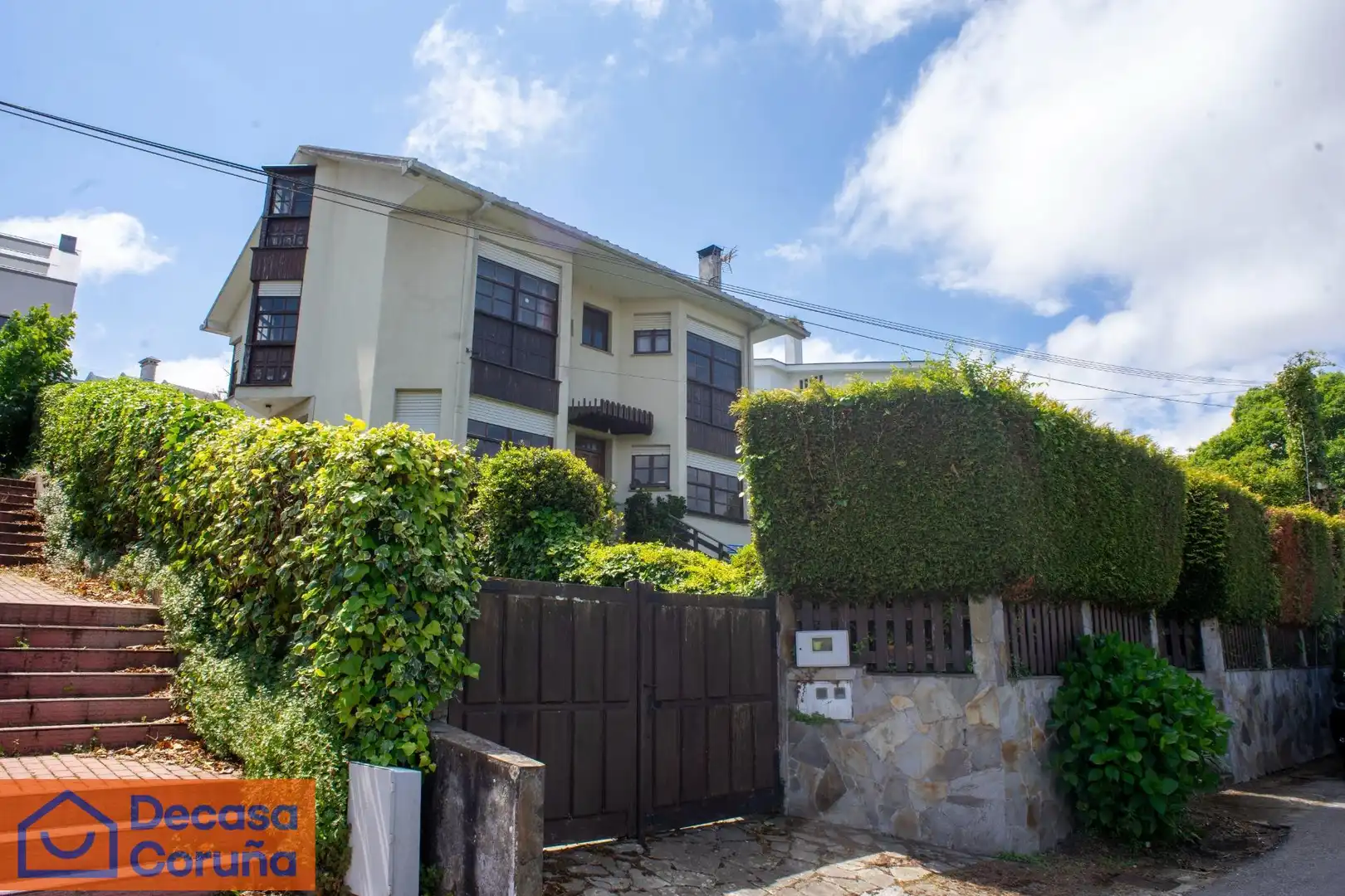 Vista exterior de Casa o chalet en venta en Oleiros con Calefacción, Jardín privado y Terraza