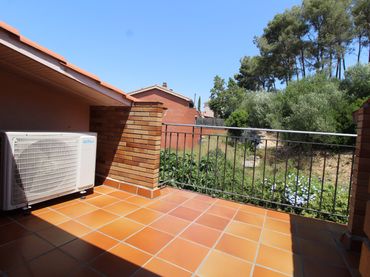 Adosado con balcón en venta en Ca n'Oriol