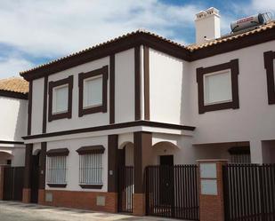 Vista exterior de Casa o xalet de lloguer en  Sevilla Capital amb Es permeten mascotes