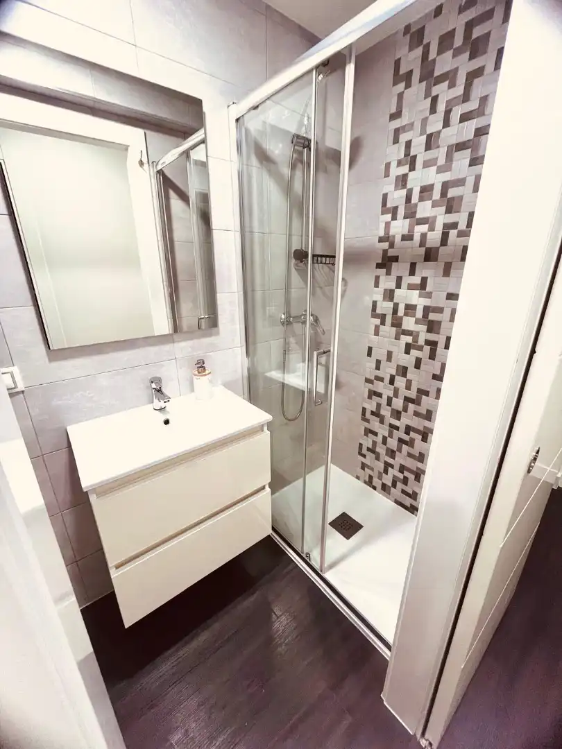 Badezimmer von Wohnung zur Miete in Burgos mit Möbliert