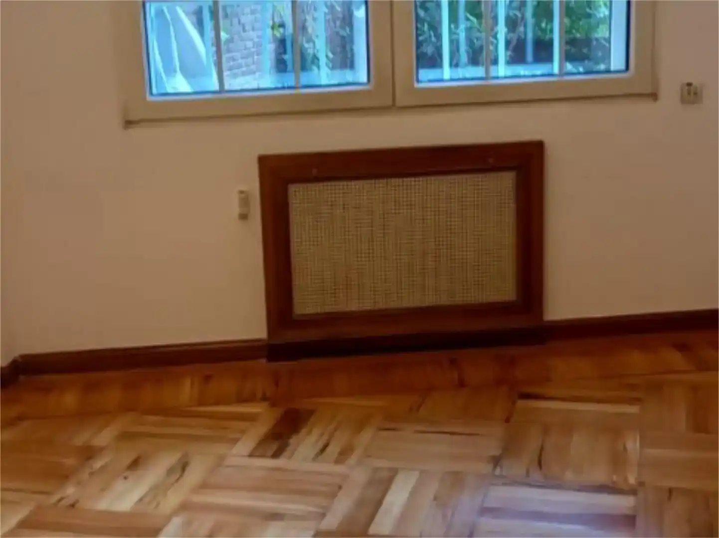 Schlafzimmer von Wohnung zur Miete in Madrid mit Klimaanlage, Privatgarten und Parkett