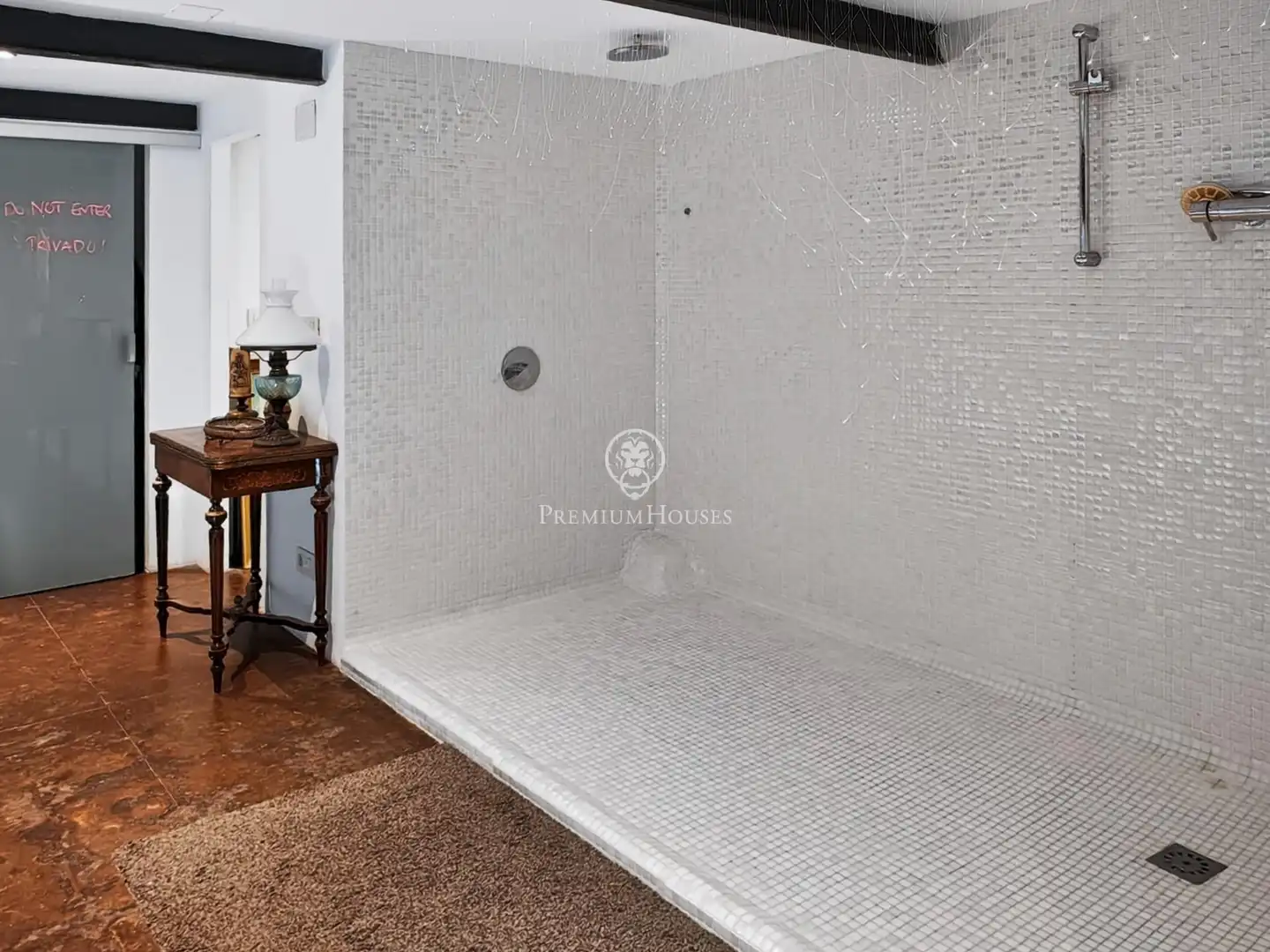 Badezimmer von Wohnung zum Verkauf in Barcelona mit Klimaanlage