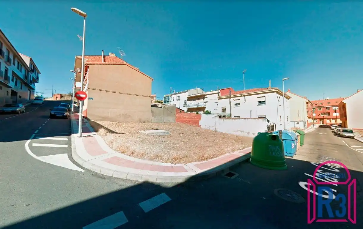 Terreni e lotti in vendita a Trobajo del Camino
