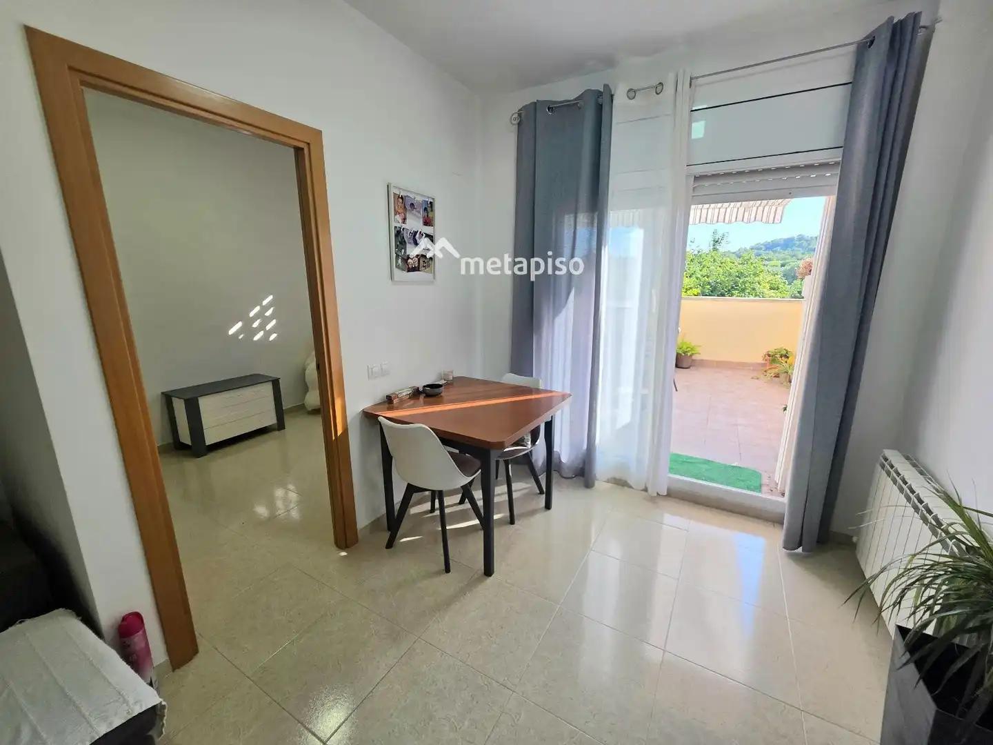 Vista exterior de Piso en venta en La Pobla de Montornès   con Calefacción y Terraza