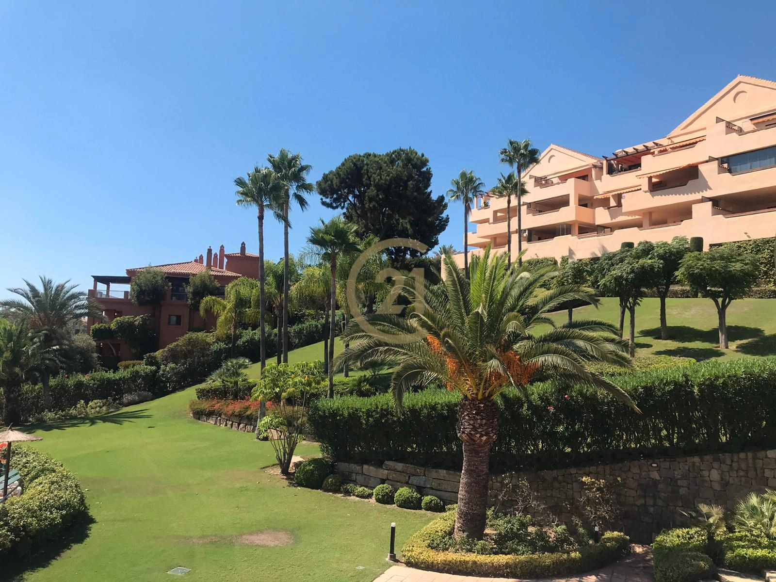 Vista exterior de Apartament de lloguer en Benahavís amb Aire condicionat, Terrassa i Moblat