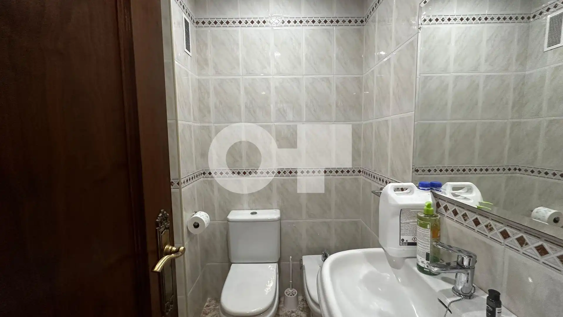 Badezimmer von Wohnung zur Miete in Barcelona mit Parkett, Terrasse und Alarm