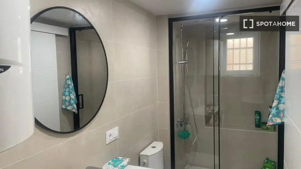 Badezimmer von Wohnung zur Miete in Cullera mit Klimaanlage, Heizung und Möbliert