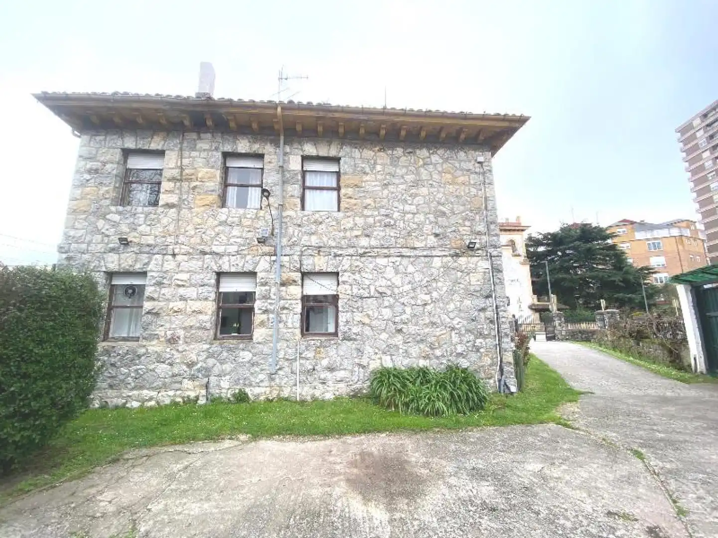 Vista exterior de Casa o chalet en venta en Torrelavega  con Calefacción, Trastero y Balcón