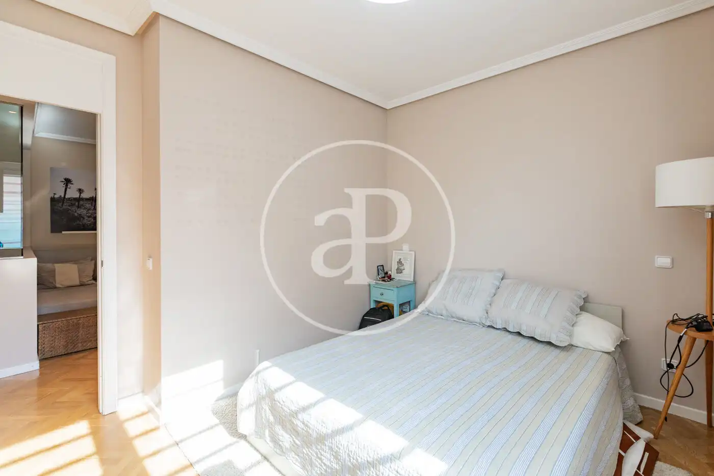 Habitación de Casa adosada en venta en Madrid con Aire acondicionado, Calefacción y Jardín privado