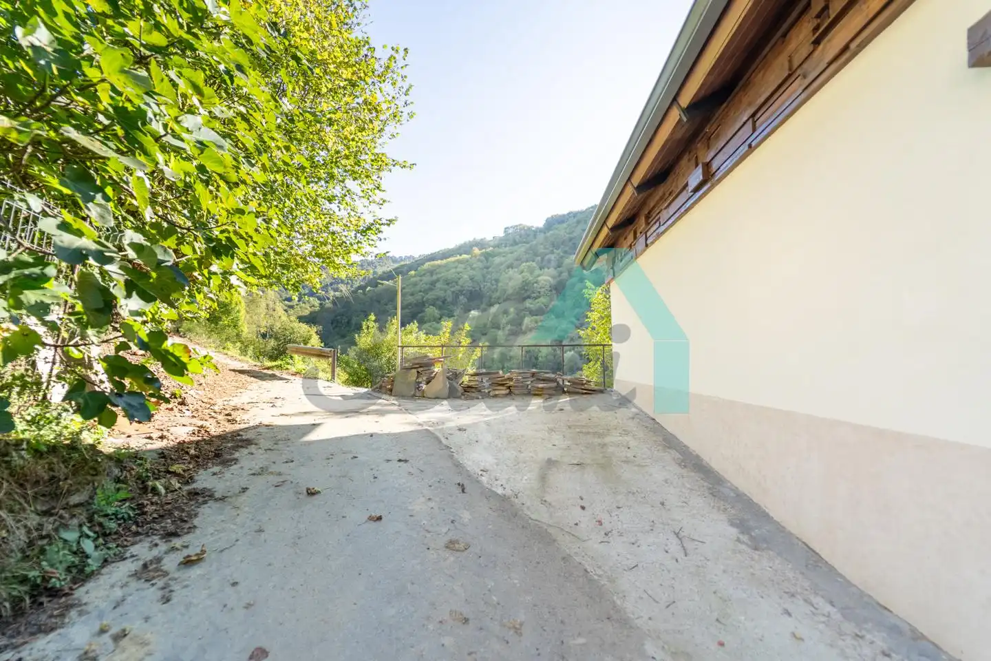 Vista exterior de Casa o chalet de alquiler en Mieres (Asturias) con Calefacción, Terraza y Amueblado