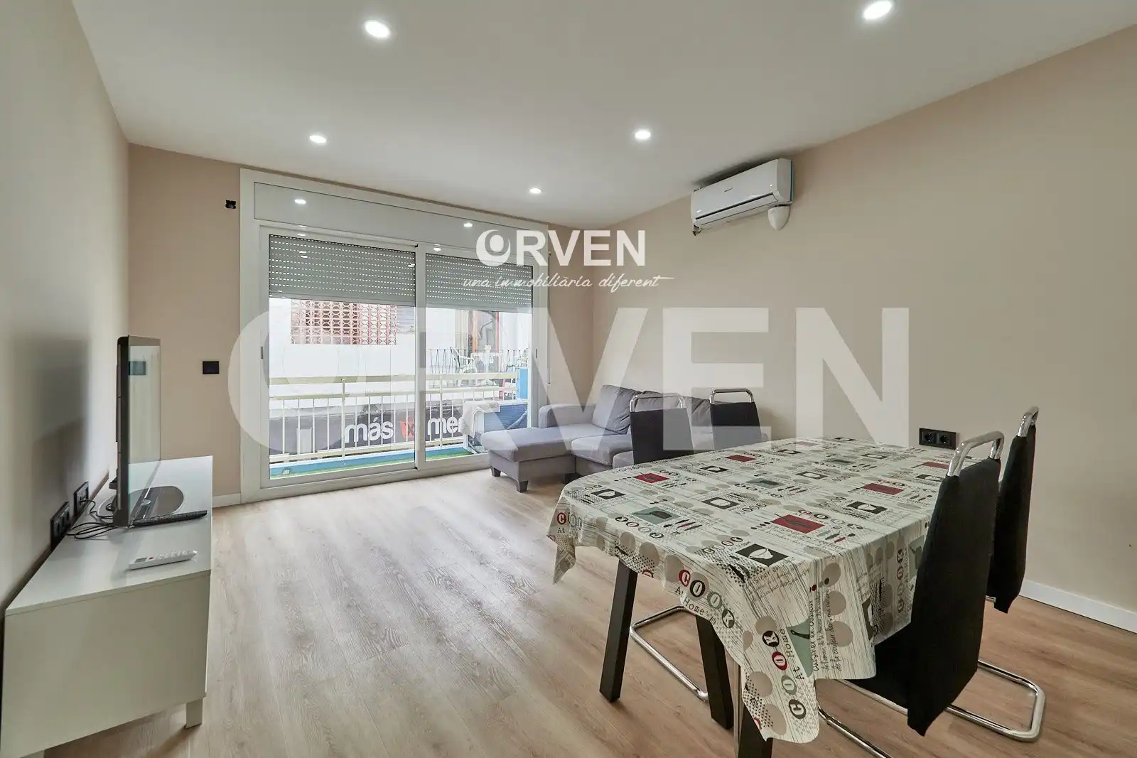 Sala d'estar de Pis de lloguer en Calafell amb Aire condicionat, Calefacció i Terrassa