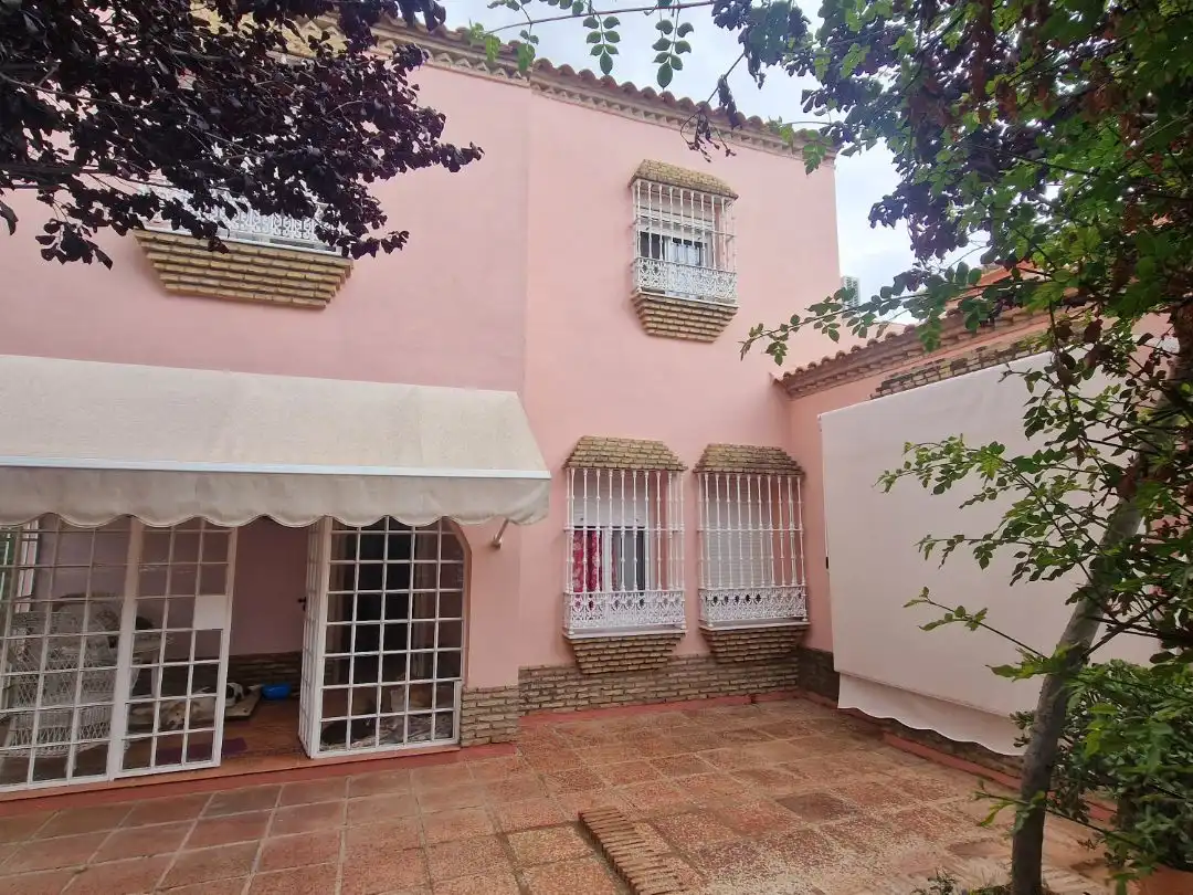 Chalet con piscina en venta en Calle Miguel de Cervantes 13, imagen 8