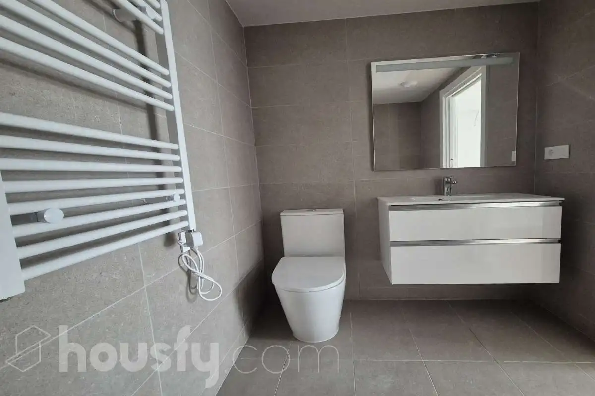 Baño de Piso de alquiler en Viladecans con Aire acondicionado, Parquet y Trastero