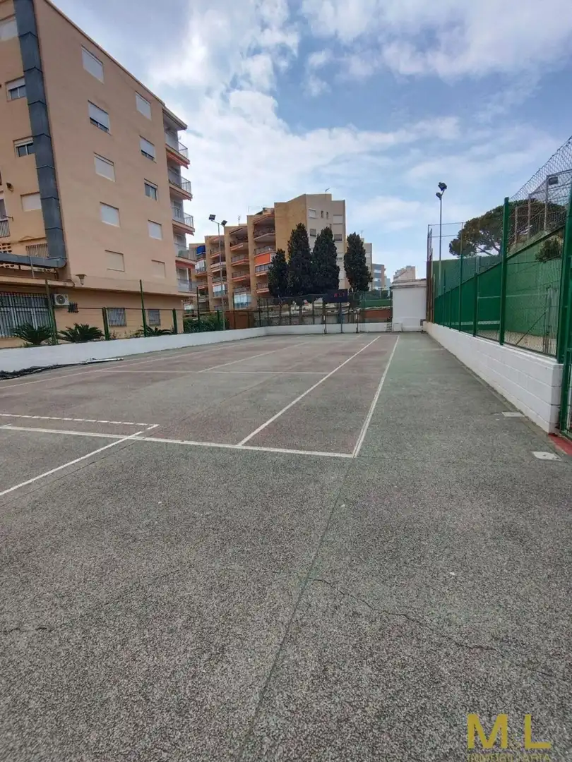 Casa o xalet de lloguer a Calle Caravel-les, Platja de la Pobla de Farnals