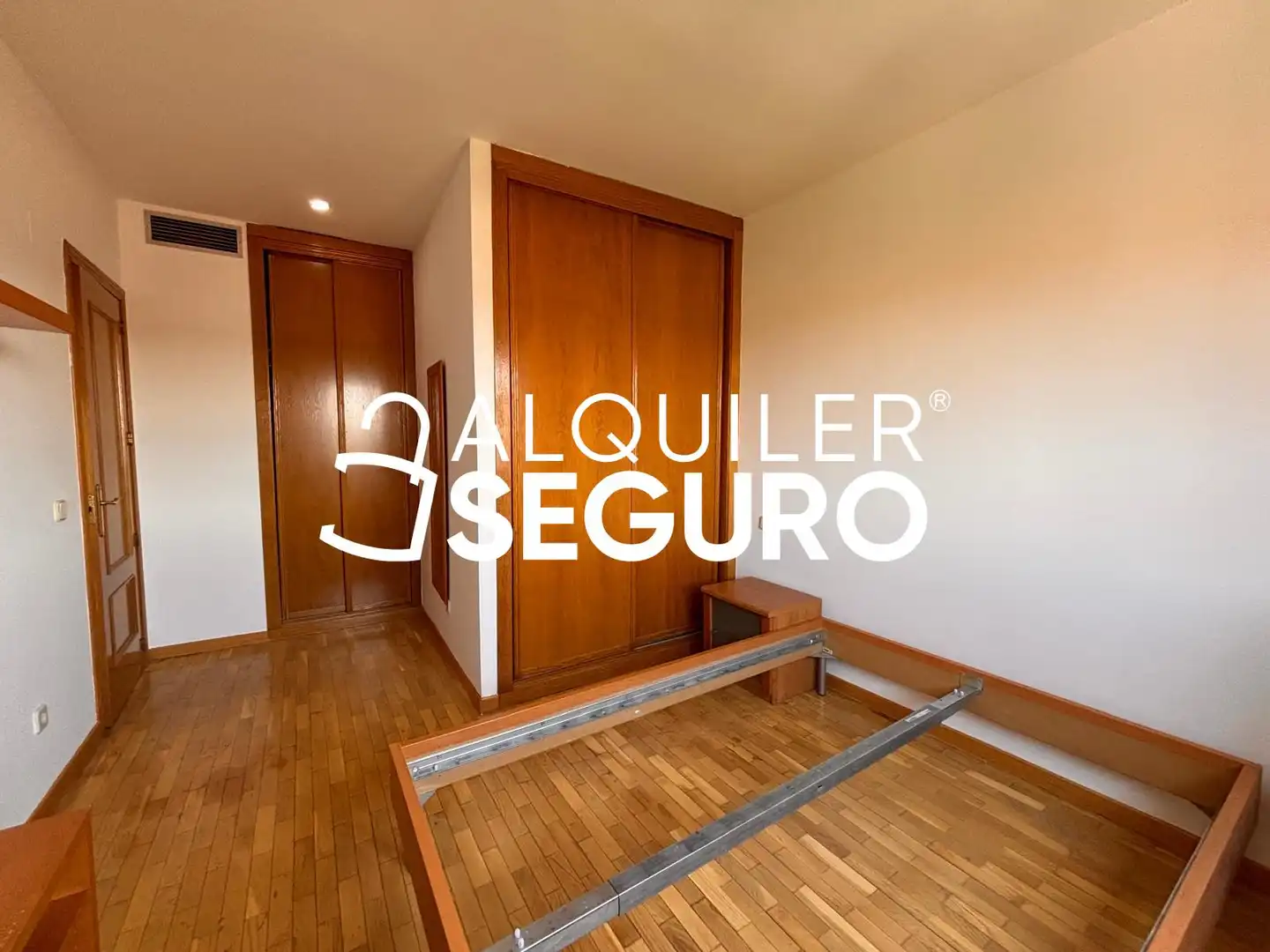 Bedroom of Flat for rent in Madrid  with Air Conditioner and Heating
