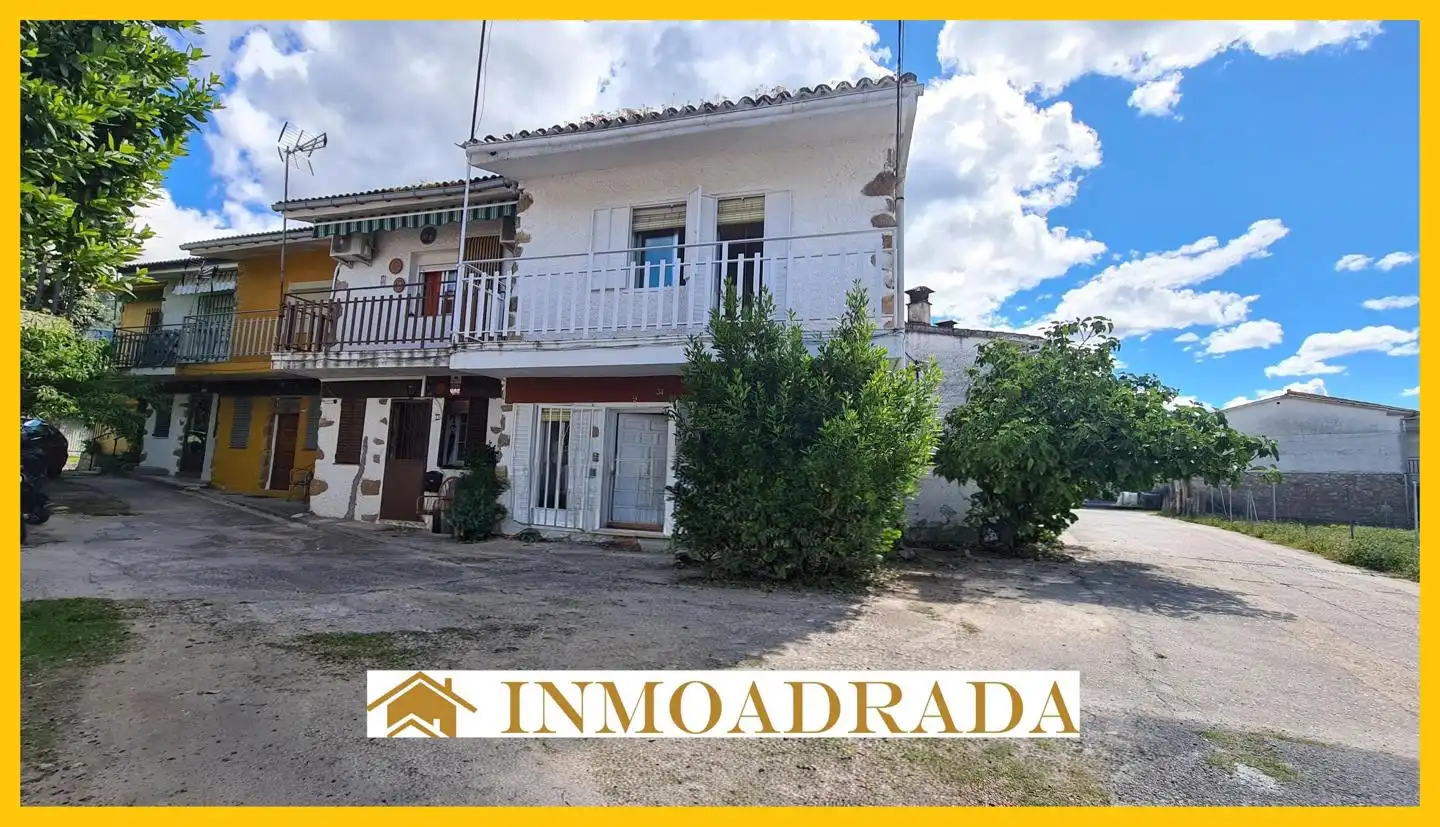 Vista exterior de Casa o xalet en venda en La Adrada  amb Terrassa