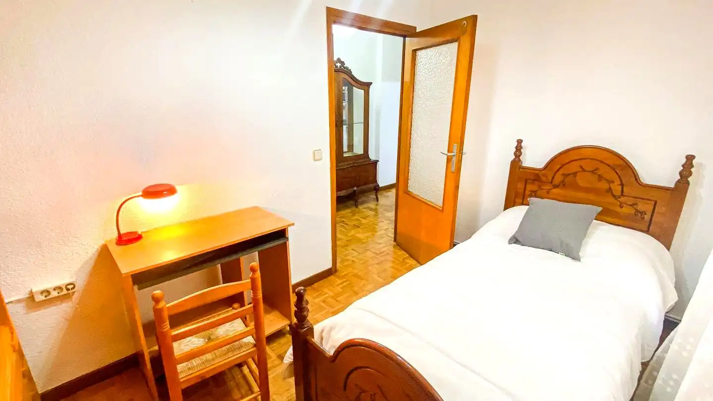 Schlafzimmer von Wohnung zur Miete in Arganzuela