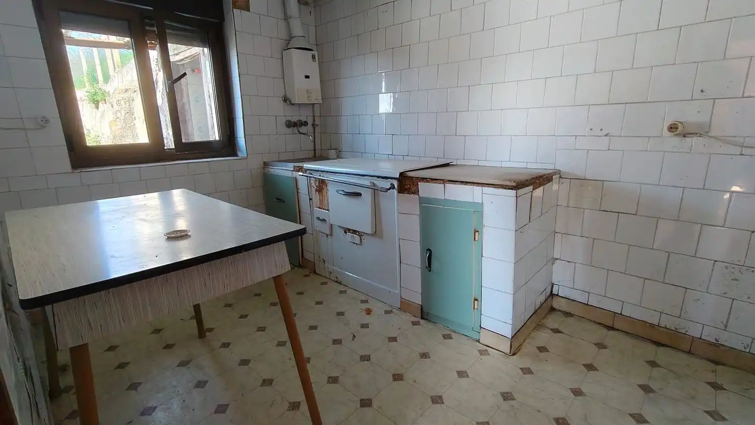 Cuina de Casa o xalet en venda en San Martín del Rey Aurelio amb Piscina