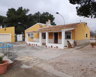 Vista exterior de Casa o xalet en venda en Yecla amb Aire condicionat, Jardí privat i Traster